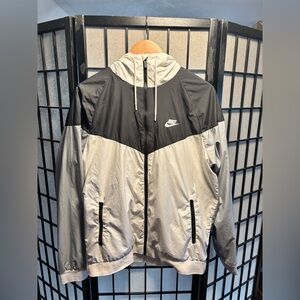Nike Men’s Windbreaker Jacket / Black , White & Light Gray / SZ LG / GOOD/GREAT